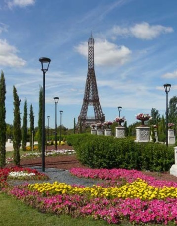 torre eiffel parque europa